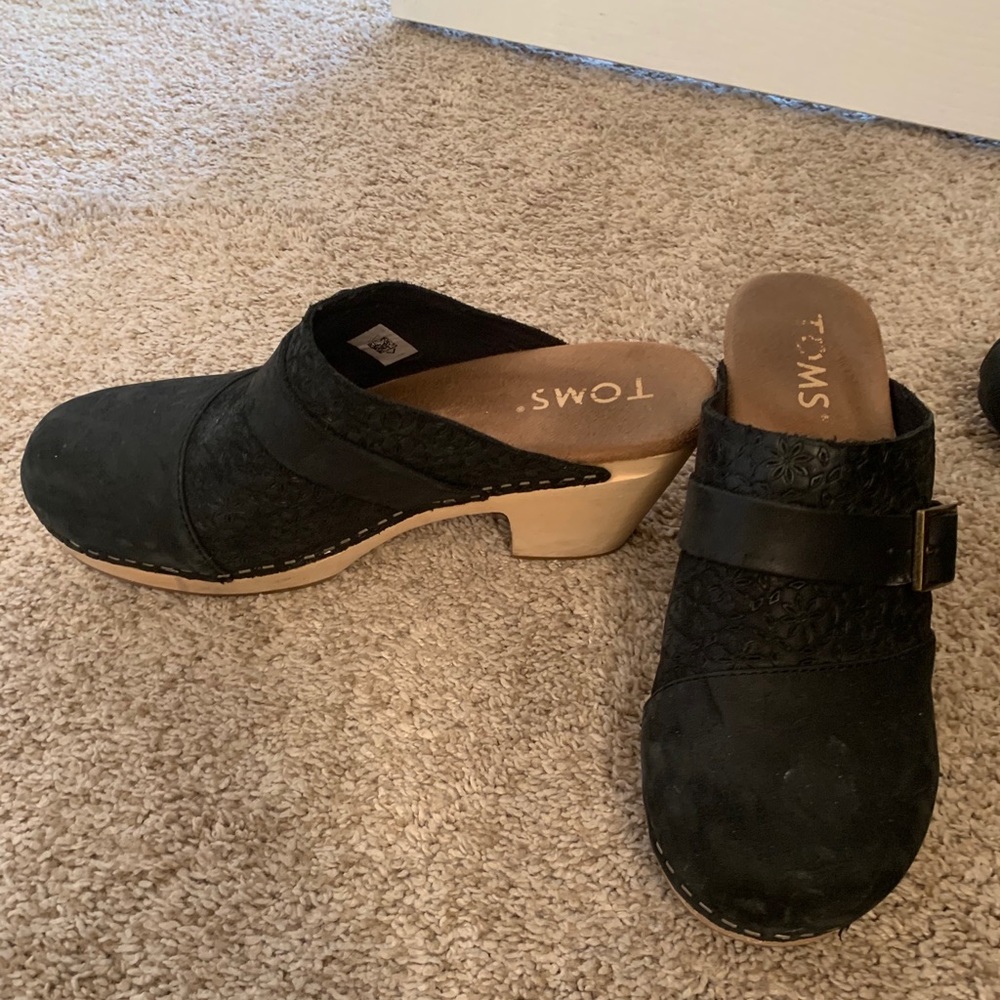 TOMS clog size 7.5